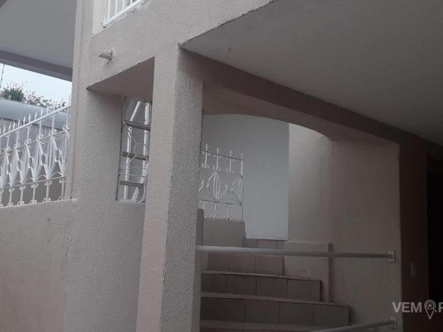 Casa Térrea com 3 Quartos para Alugar por R$ 2.200/mês