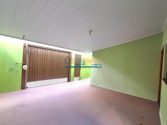 Casa Térrea com 3 Quartos para Alugar por R$ 2.500/mês