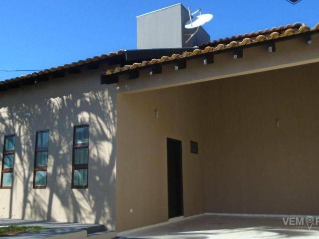 Casa Térrea com 3 Quartos para Alugar por R$ 2.600/mês