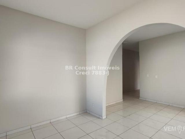 Casa Térrea com 3 Quartos para Alugar por R$ 2.800/mês