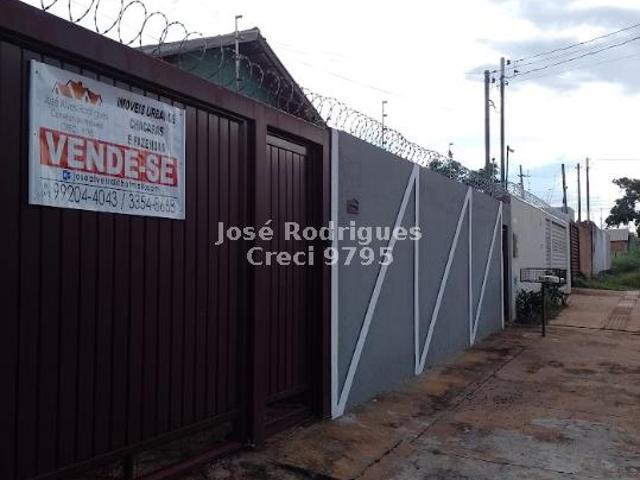 Casa Térrea com 3 Quartos para Alugar por R$ 2.800/mês