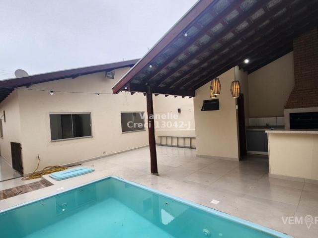 Casa Térrea com 3 Quartos para Alugar por R$ 3.500/mês