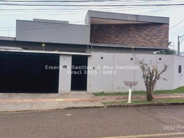 Casa Térrea com 3 Quartos para Alugar por R$ 3.500/mês