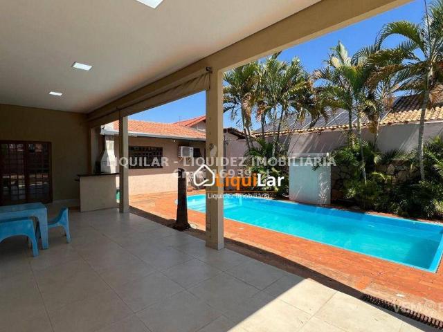 Casa Térrea com 3 Quartos para Alugar por R$ 3.800/mês