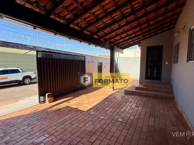 Casa Térrea com 3 Quartos para Alugar por R$ 4.000/mês