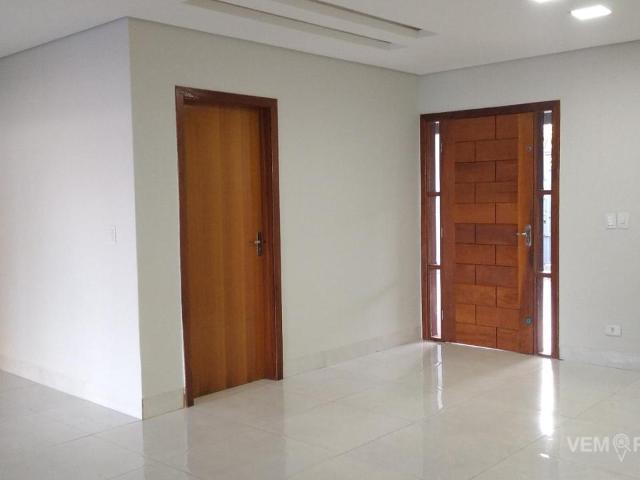 Casa Térrea com 3 Quartos para Alugar por R$ 4.290/mês