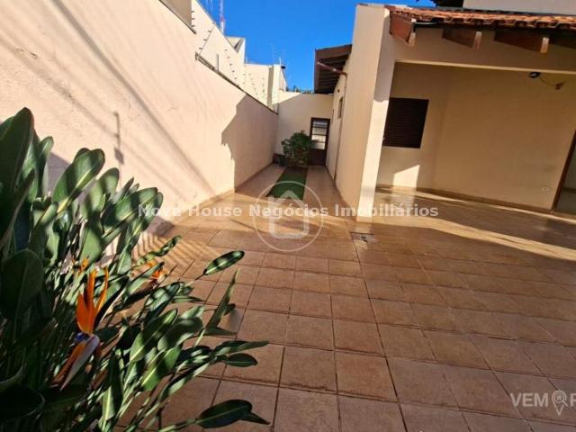 Casa Térrea com 3 Quartos para Alugar por R$ 4.700/mês