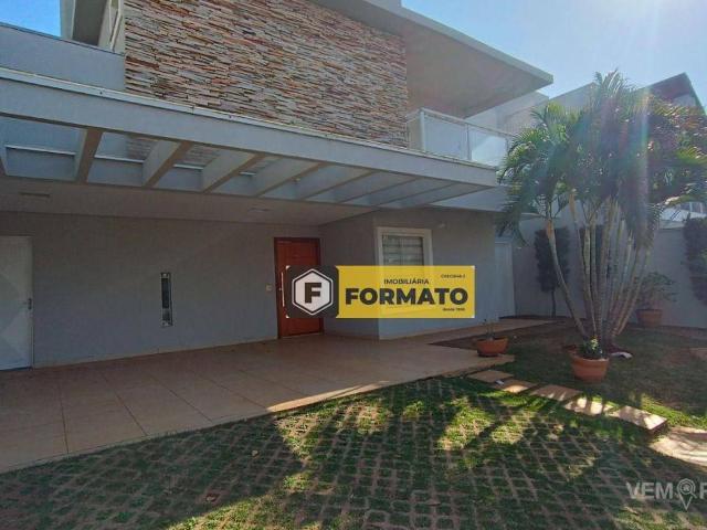 Casa Térrea com 3 Quartos para Alugar por R$ 5.500/mês