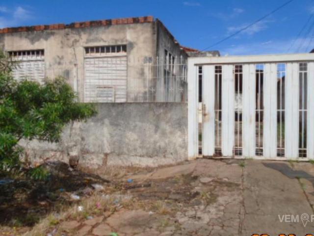Casa Térrea com 3 Quartos para Alugar por R$ 1.500/mês