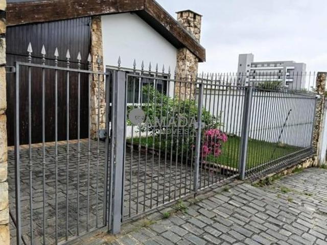 Casa Térrea com 3 quartos sendo 1 suíte, área gourmet, 4 vagas à venda, 300 m² por R$ 970.000 Jard