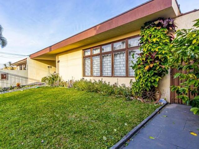Casa térrea com 3 quartos, 1 suíte e amplo terreno de 475 m² no Jardim Social Curitiba