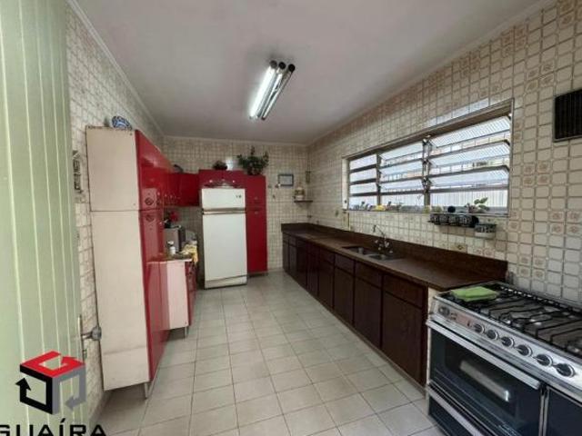 Casa Térrea com 3 Suítes em Bosque da Saúde com 218m²