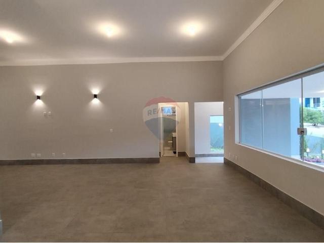 Casa térrea com 3 suítes, escritório e piscina no Condomínio Reserva dos Vinhedos – Louveira/SP