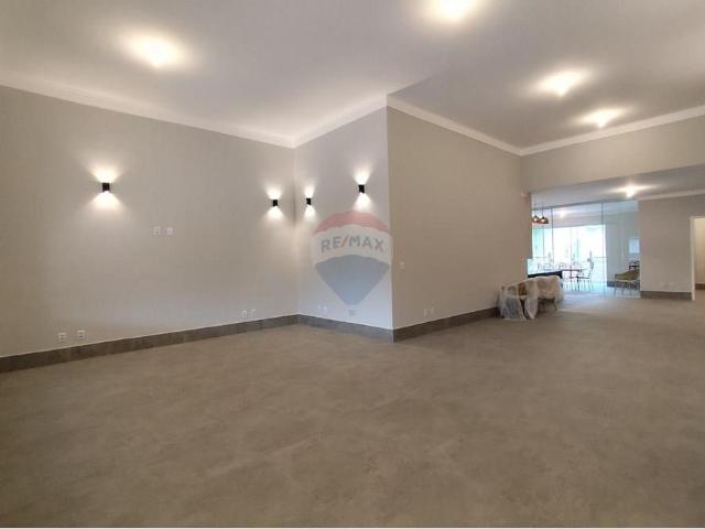 Casa térrea com 3 suítes, escritório e piscina no Condomínio Reserva dos Vinhedos – Louveira/SP
