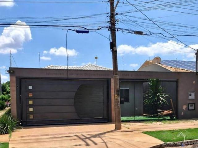 Casa térrea com 3 suítes, incluindo 1 master no Jardim Jockey Club