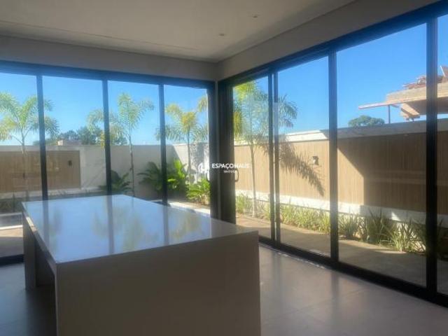Casa terrea com 3 suites no Condomínio Sapezal