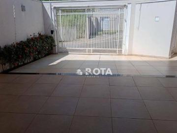 casa térrea com 3 suítes + portão eletrônico