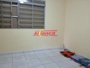 Casa térrea com 02 quartos, sala, cozinha, 02 vagas de garagem, mais 2 casas no mesmo terreno