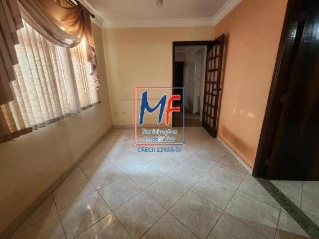 Casa térrea com 150m², 3 Dorms, Sala, Cozinha, Área de Serviço, Quintal, 3 vagas de garagem. Nec