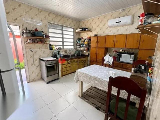 Casa Térrea com 229m² de terreno e 134m² de área construída, próximo a USCS e ao