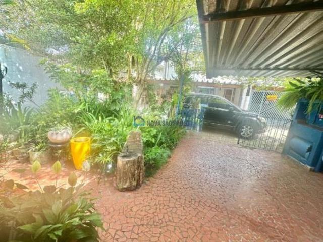 Casa Térrea com 220m² de terreno, 3 quartos, 3 vagas, entrada lateral