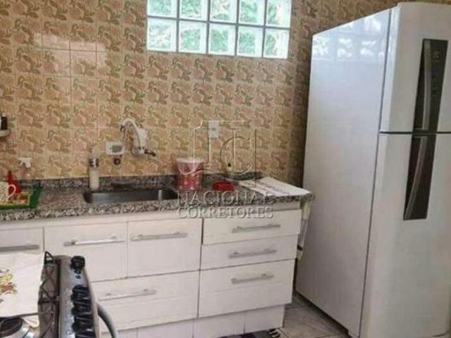 Casa térrea com 2 dorimtórios, 2 vagas. Com Edícula