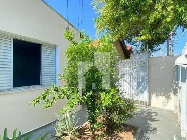 Casa TÉRREA com 2 dormitórios a venda, 126m² totais, bairro VILA RIO BRANCO, próximo ao Maxi Shoppin