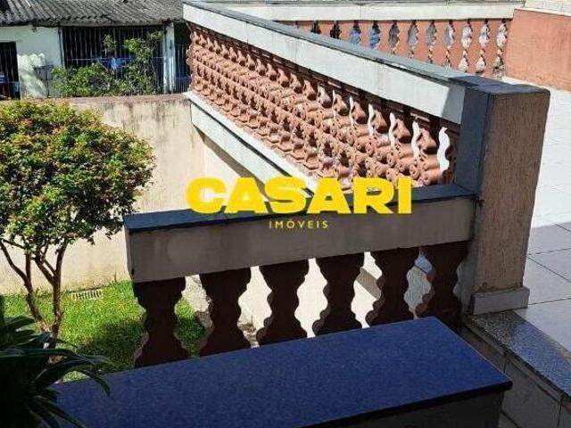 Casa térrea com 2 dormitórios e quintal à venda no Dos Casas – São Bernardo do Campo