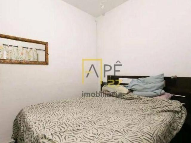 Casa Térrea com 2 dormitórios, sala, cozinha, banheiro, quintal, com duas vagas de garagem, pra quem