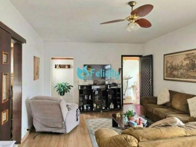 Casa térrea com 2 dorms, 6 vagas, 225m2 na Vila Maria Eugênia