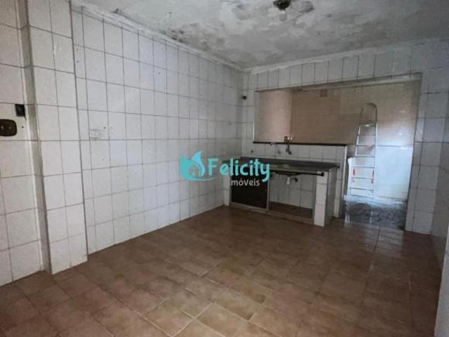 Casa térrea com 2 dorms, 1 suíte, 6 vagas, 150m2 no Jardim Marisa