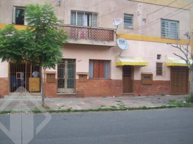 Casa térrea com 2 quartos no Bairro Santana