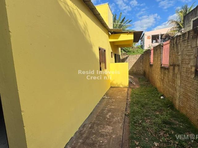 Casa Térrea com 2 Quartos para Alugar por R$ 1.000/mês