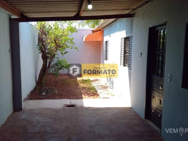 Casa Térrea com 2 Quartos para Alugar por R$ 1.100/mês