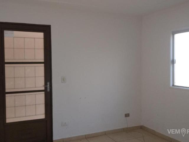 Casa Térrea com 2 Quartos para Alugar por R$ 1.100/mês