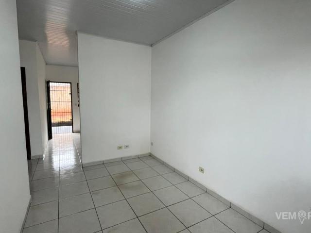 Casa Térrea com 2 Quartos para Alugar por R$ 1.100/mês