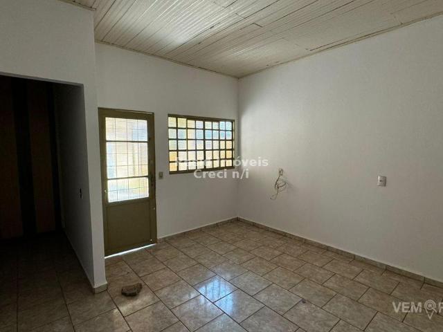 Casa Térrea com 2 Quartos para Alugar por R$ 1.150/mês