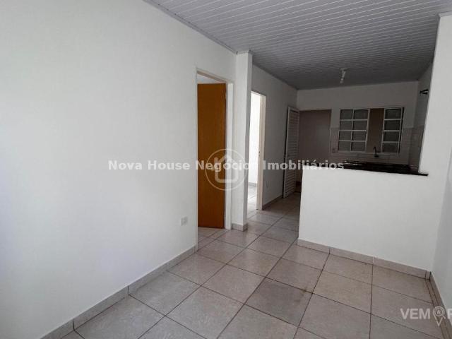 Casa Térrea com 2 Quartos para Alugar por R$ 1.200/mês