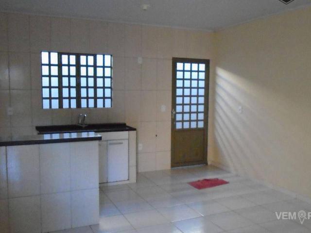 Casa Térrea com 2 Quartos para Alugar por R$ 1.300/mês