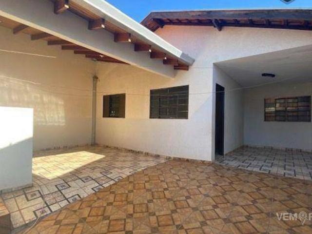 Casa Térrea com 2 Quartos para Alugar por R$ 1.300/mês