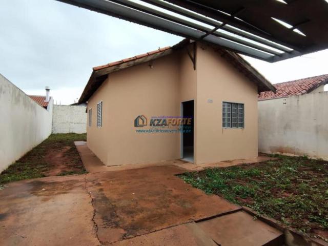 Casa Térrea com 2 Quartos para Alugar por R$ 1.300/mês