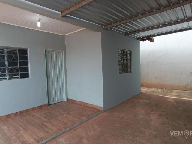 Casa Térrea com 2 Quartos para Alugar por R$ 1.350/mês