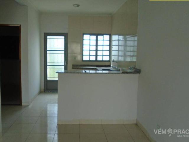 Casa Térrea com 2 Quartos para Alugar por R$ 1.500/mês
