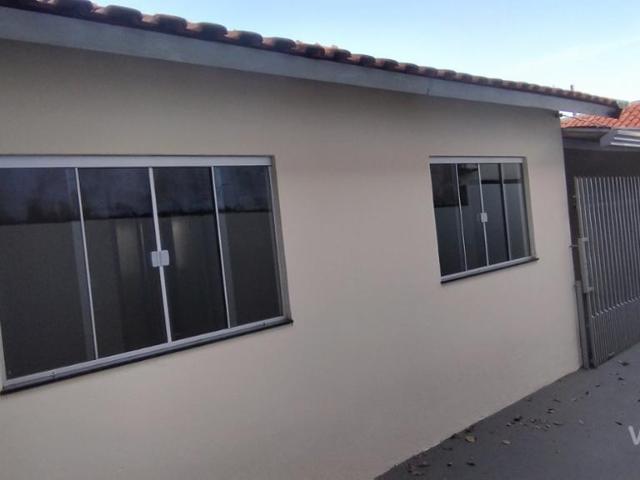 Casa Térrea com 2 Quartos para Alugar por R$ 1.300/mês