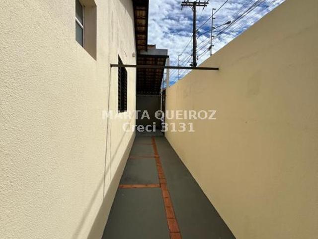 Casa Térrea com 2 Quartos para Alugar por R$ 1.600/mês