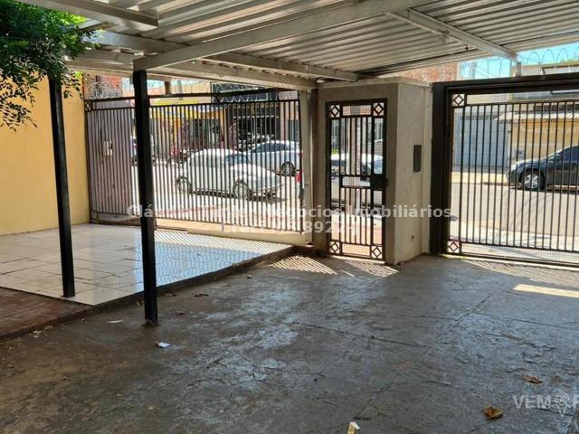 Casa Térrea com 2 Quartos para Alugar por R$ 1.900/mês