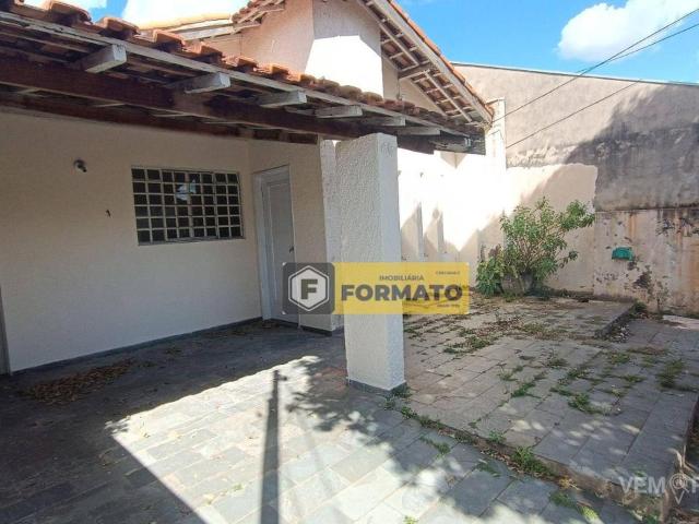 Casa Térrea com 2 Quartos para Alugar por R$ 2.200/mês