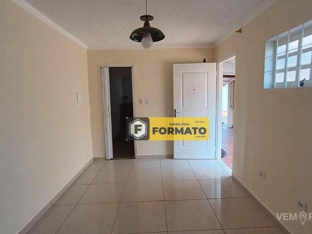 Casa Térrea com 2 Quartos para Alugar por R$ 2.500/mês