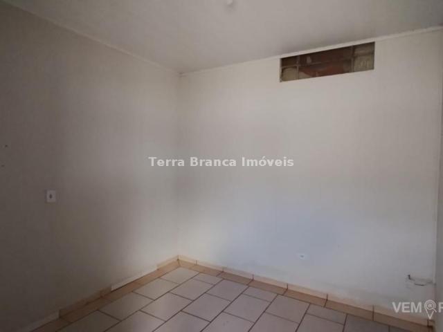 Casa Térrea com 2 Quartos para Alugar por R$ 800/mês