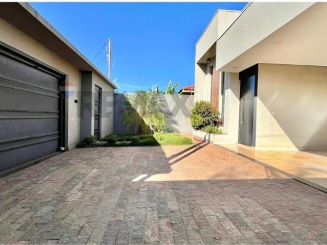 Casa Térrea, com 360m² de Terreno, Conforto e Integração para Sua Família, com 3 suítes na Ribeirâ